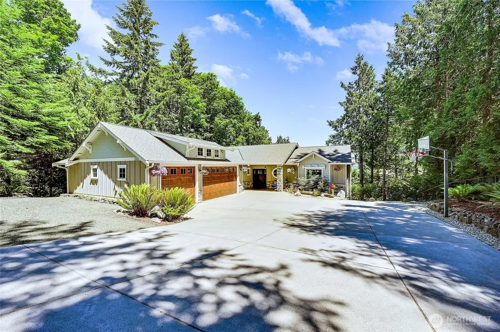 1103 Puget Drive E Port Orchard WA 98366