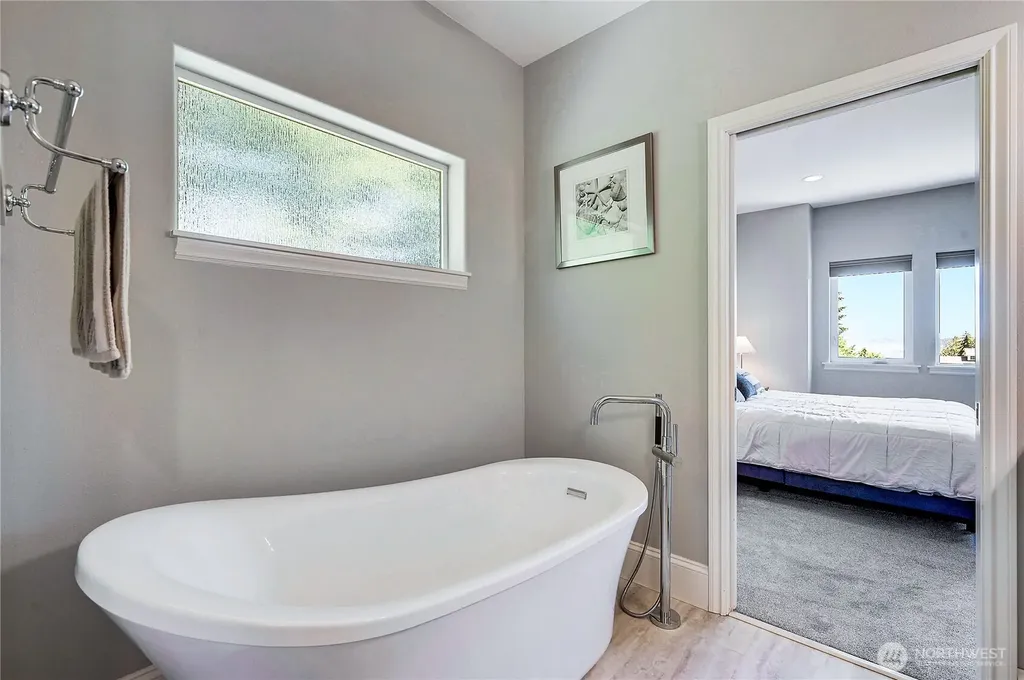 1103 Puget Drive E Port Orchard WA 98366