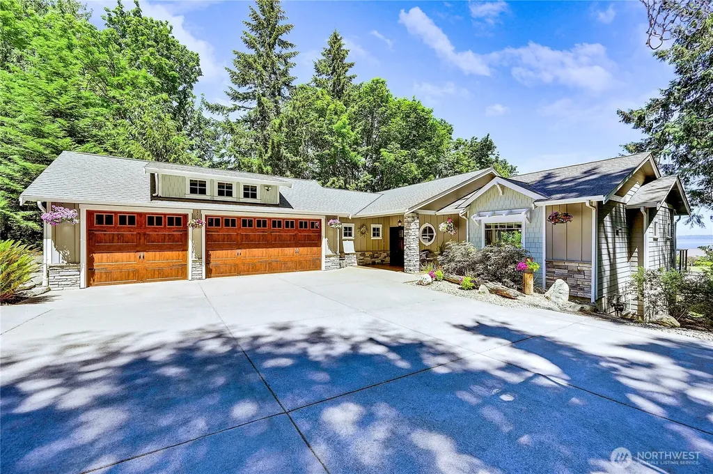 1103 Puget Drive E Port Orchard WA 98366