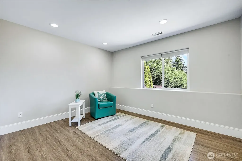 1103 Puget Drive E Port Orchard WA 98366