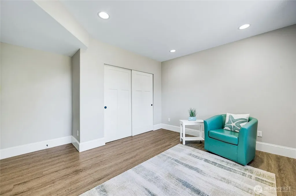 1103 Puget Drive E Port Orchard WA 98366