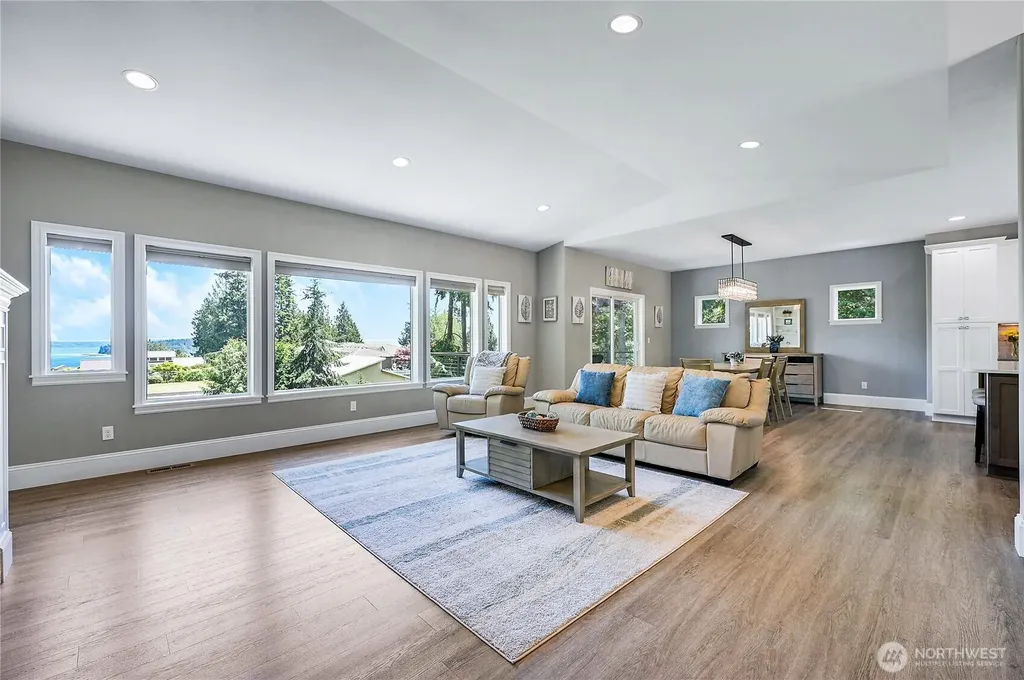 1103 Puget Drive E Port Orchard WA 98366