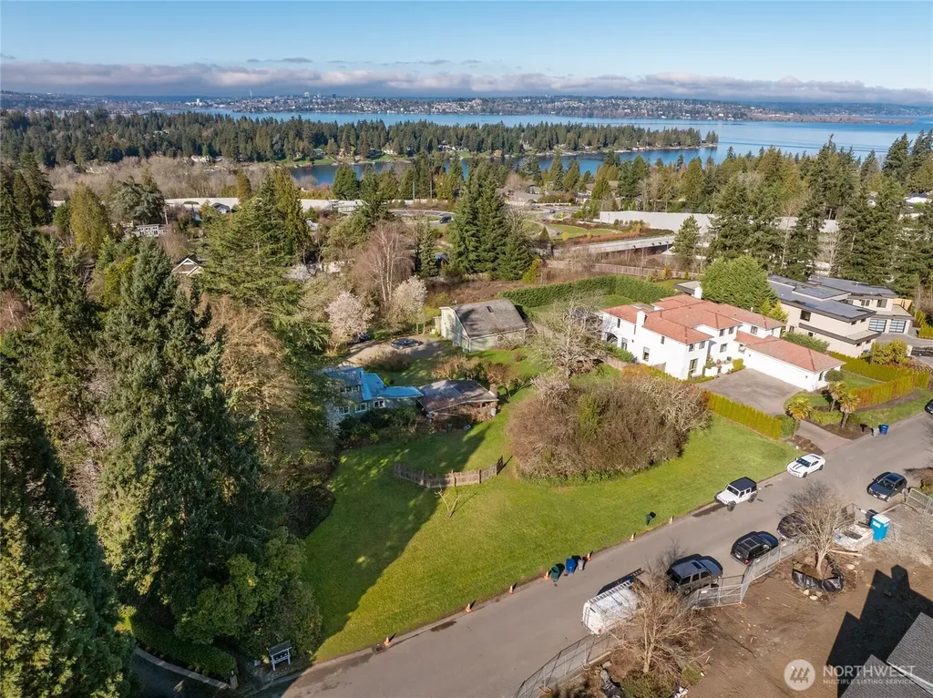 9406 NE 32nd Street Clyde Hill WA 98004