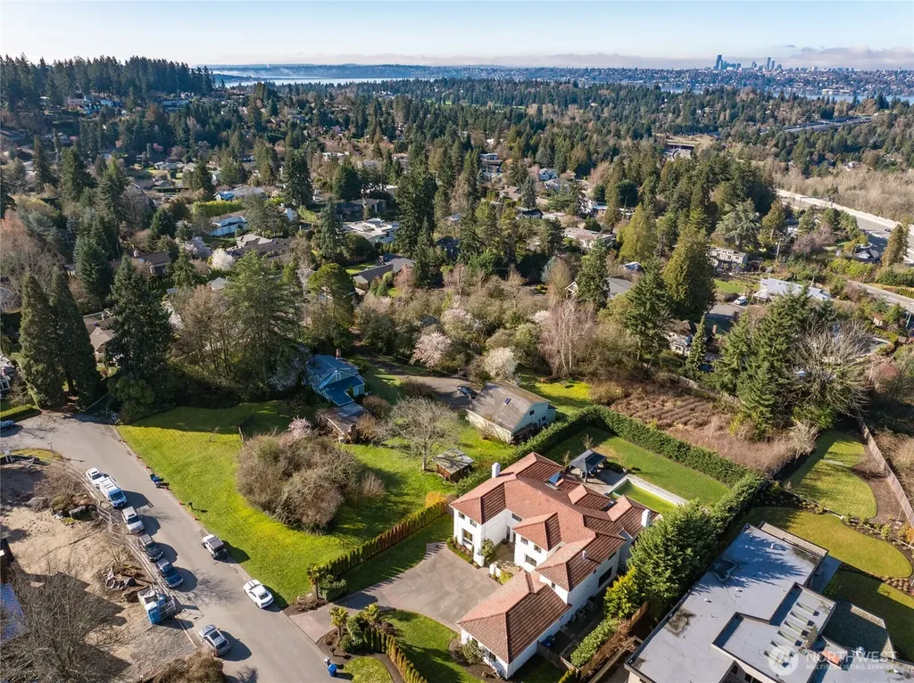 9406 NE 32nd Street Clyde Hill WA 98004