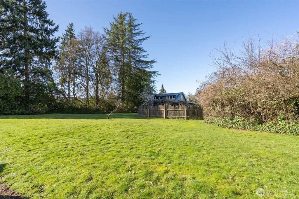 9406 NE 32nd Street Clyde Hill WA 98004