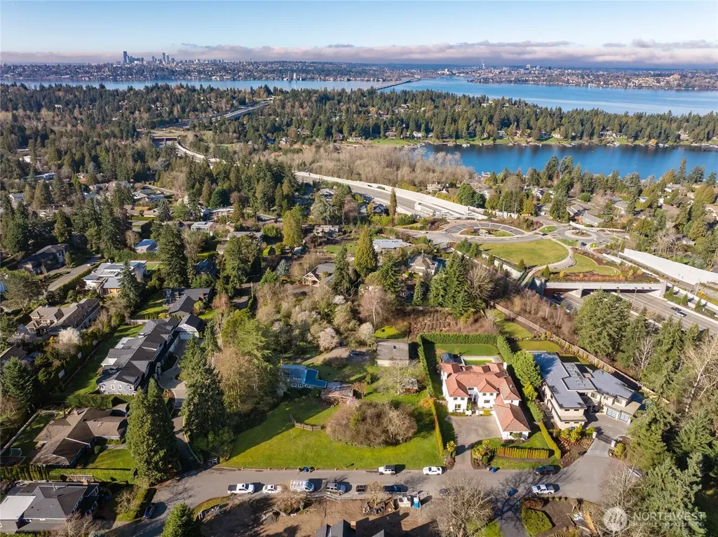 9406 NE 32nd Street Clyde Hill WA 98004