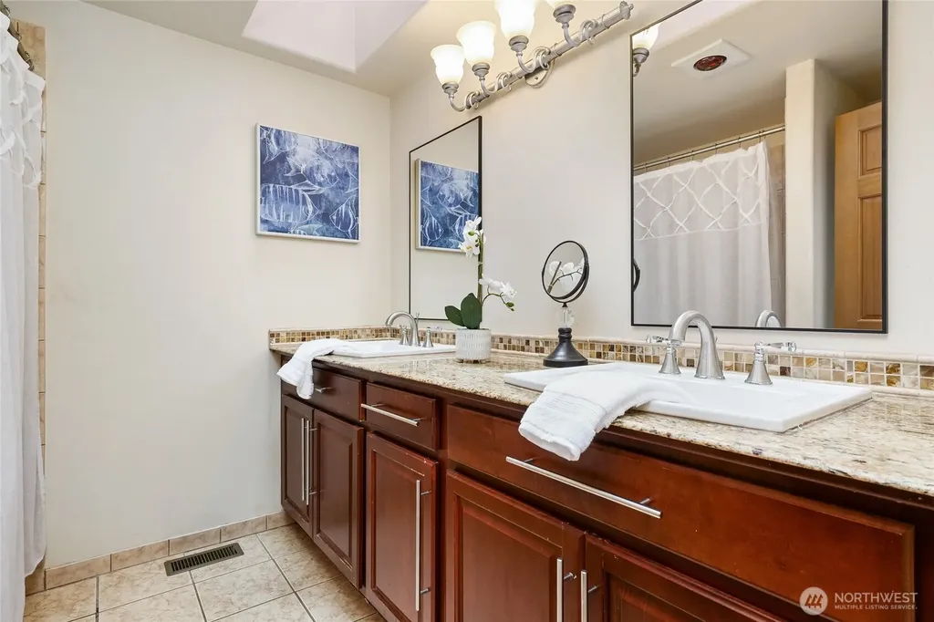 15609 92nd Court NE Bothell WA 98011