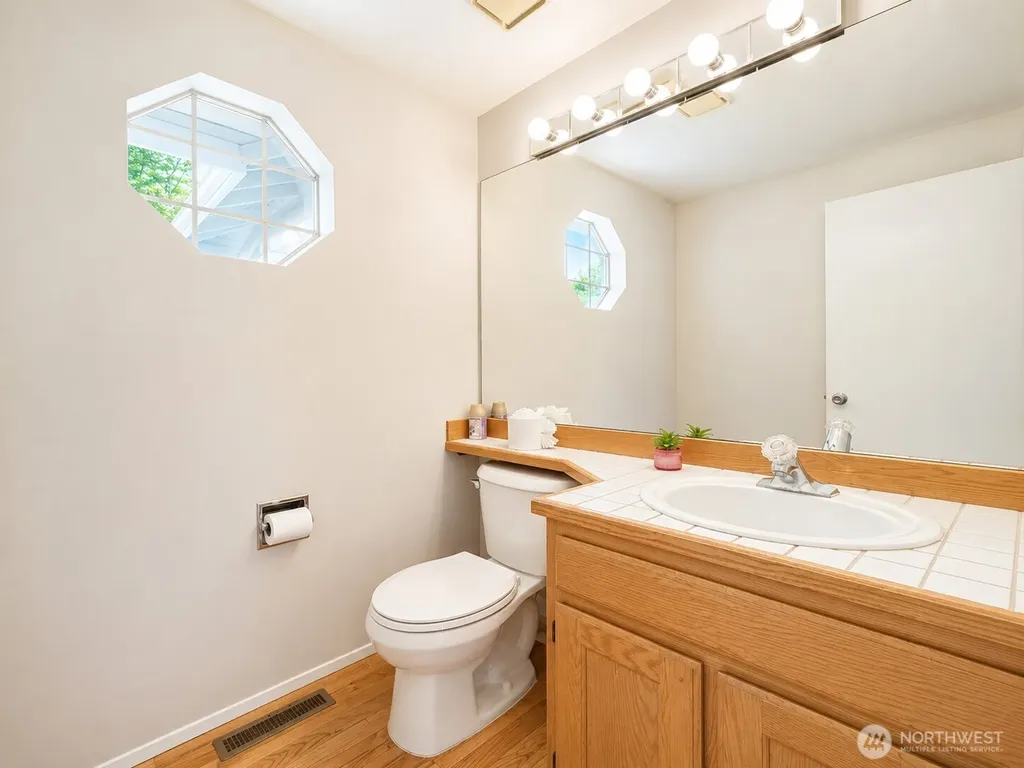 2009 Mill Pointe Drive SE Bothell WA 98012