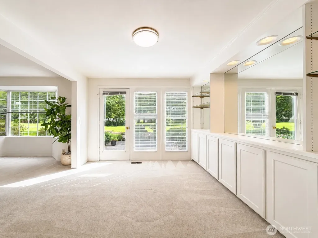 2009 Mill Pointe Drive SE Bothell WA 98012