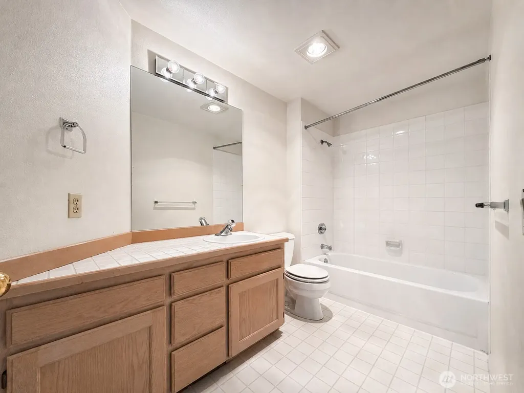 2009 Mill Pointe Drive SE Bothell WA 98012