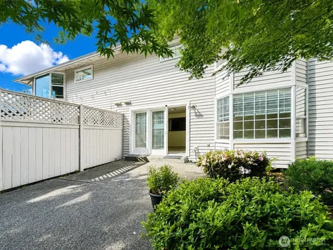 2009 Mill Pointe Drive SE Bothell WA 98012
