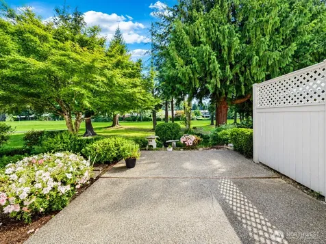 2009 Mill Pointe Drive SE Bothell WA 98012