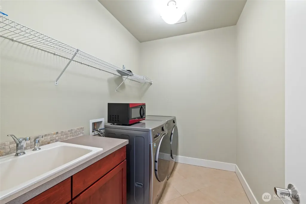 1518 S 5th Place Renton WA 98057