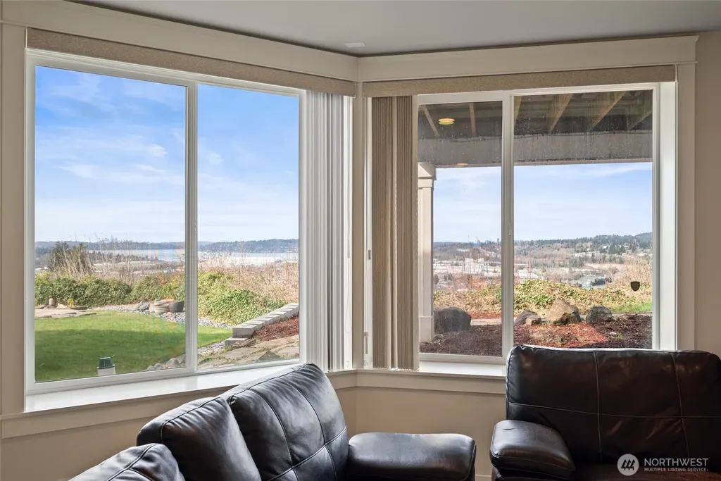 1518 S 5th Place Renton WA 98057
