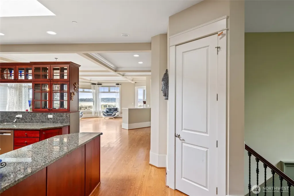 1518 S 5th Place Renton WA 98057