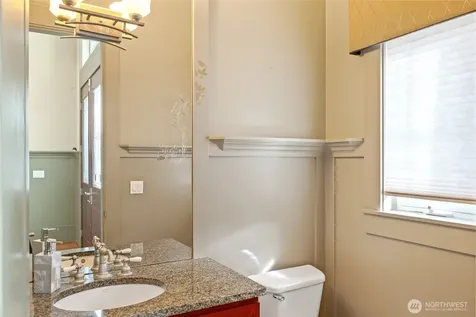 1518 S 5th Place Renton WA 98057