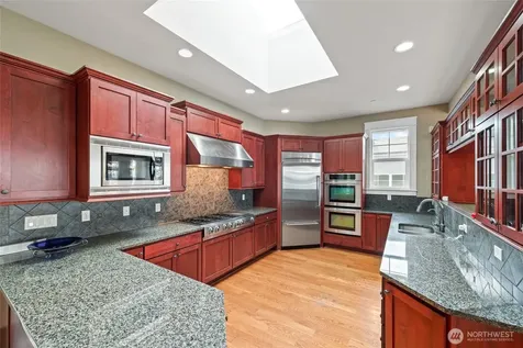 1518 S 5th Place Renton WA 98057