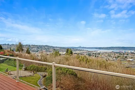 1518 S 5th Place Renton WA 98057