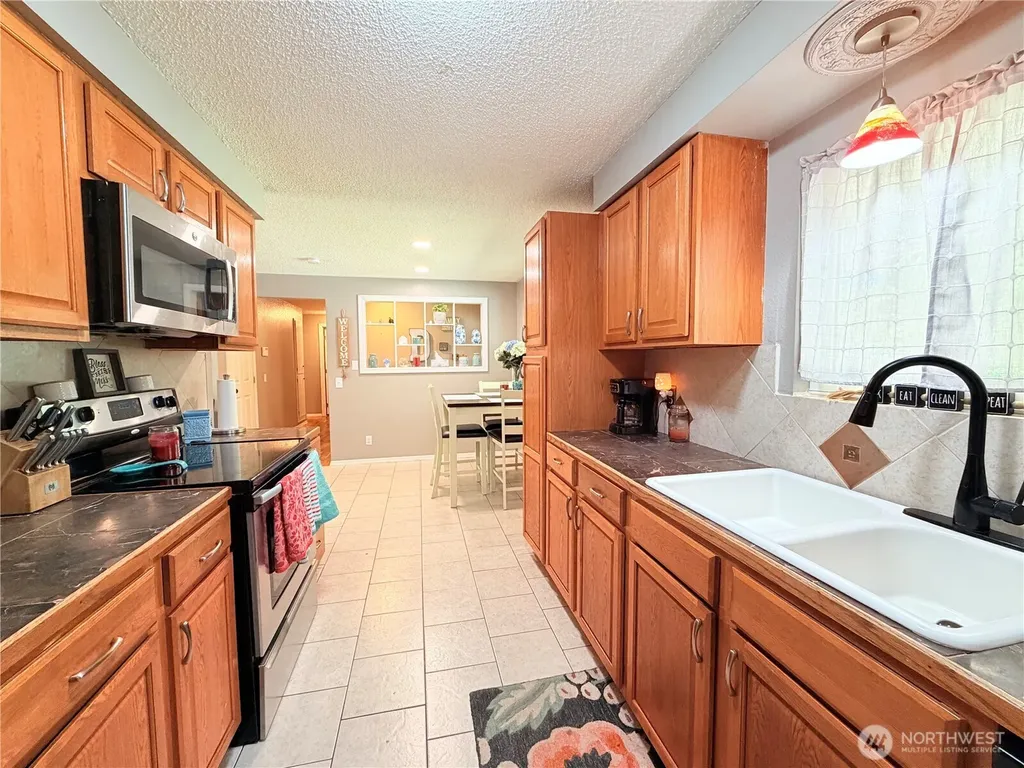 103 Garden Hill Road W Elma WA 98541
