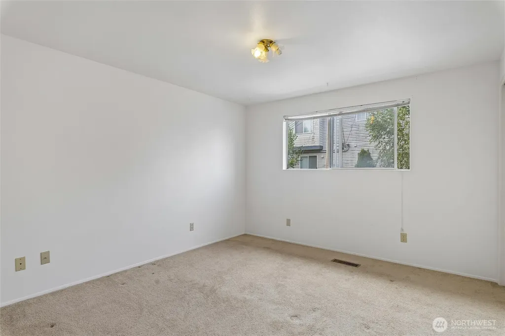 533 N 104th Seattle WA 98133