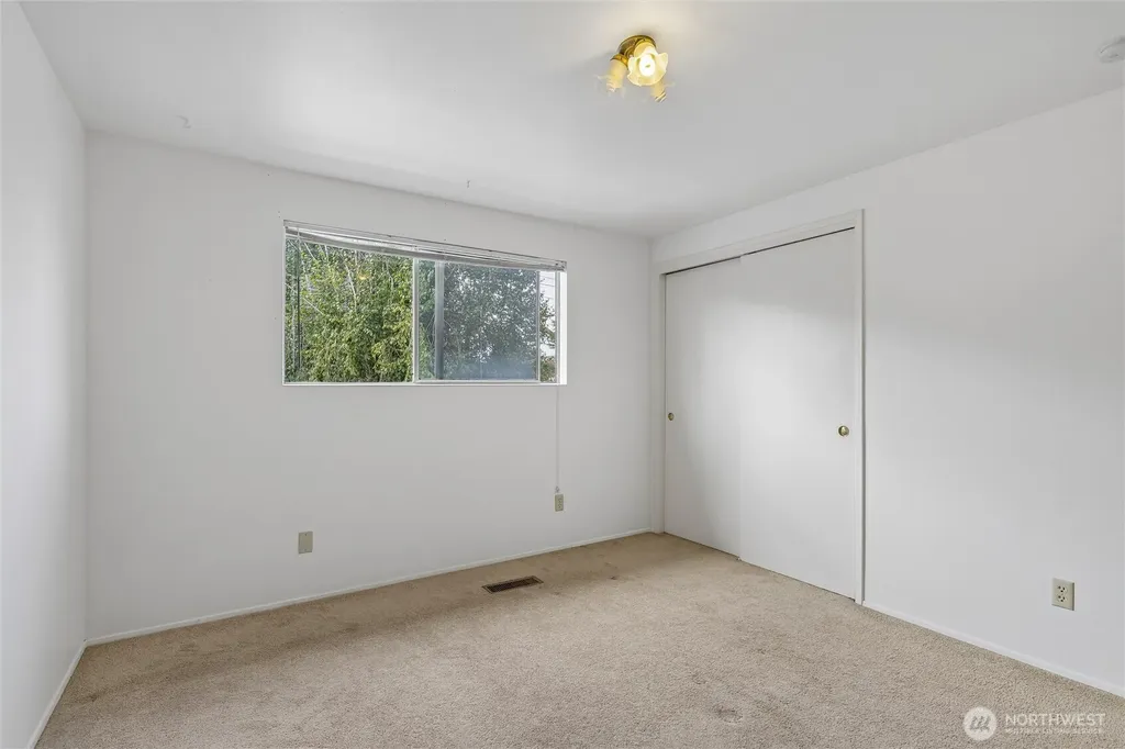 533 N 104th Seattle WA 98133