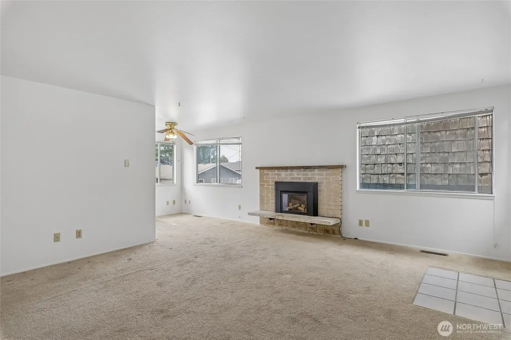 533 N 104th Seattle WA 98133