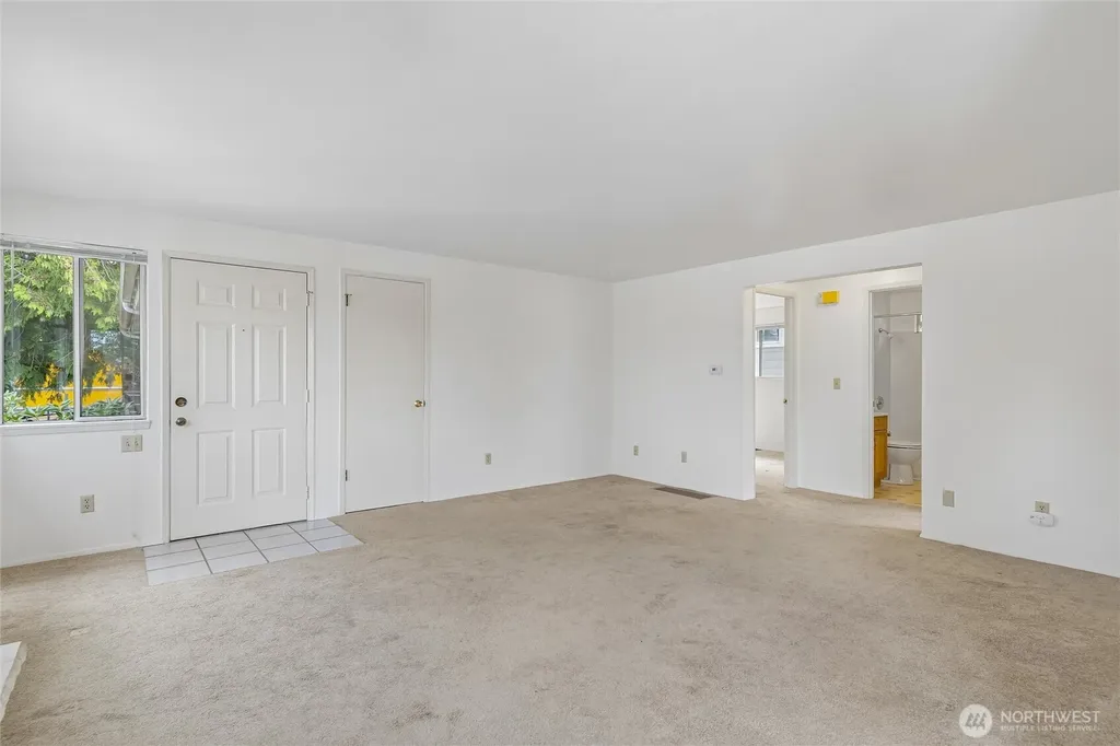 533 N 104th Seattle WA 98133