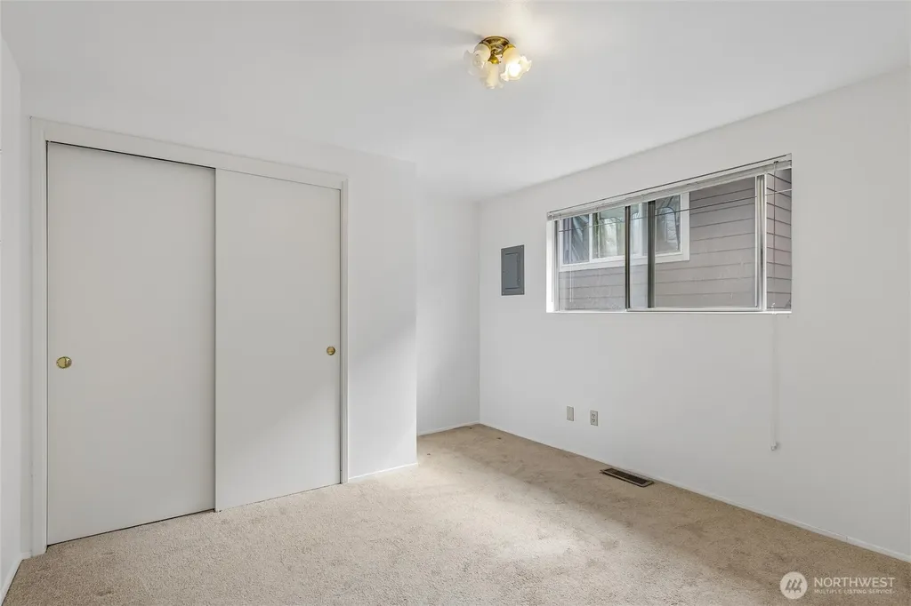 533 N 104th Seattle WA 98133