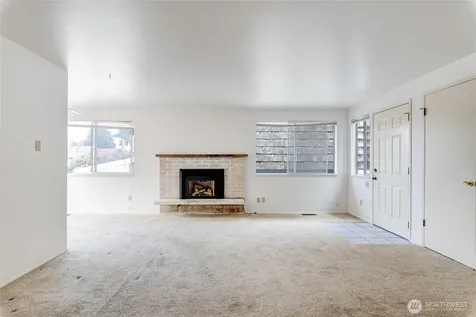 533 N 104th Seattle WA 98133