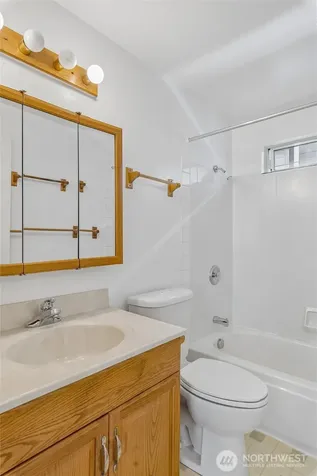 533 N 104th Seattle WA 98133