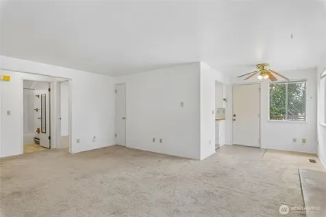 533 N 104th Seattle WA 98133