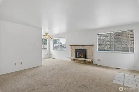 533 N 104th Seattle WA 98133