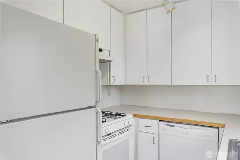 533 N 104th Seattle WA 98133