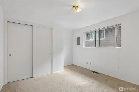 533 N 104th Seattle WA 98133