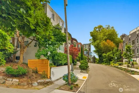 632 13th Avenue E Seattle WA 98102