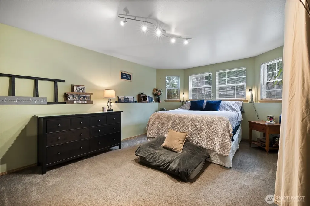 33911 50th Avenue E Eatonville WA 98328
