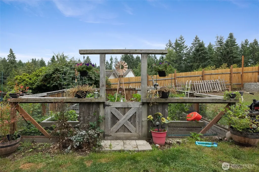 33911 50th Avenue E Eatonville WA 98328