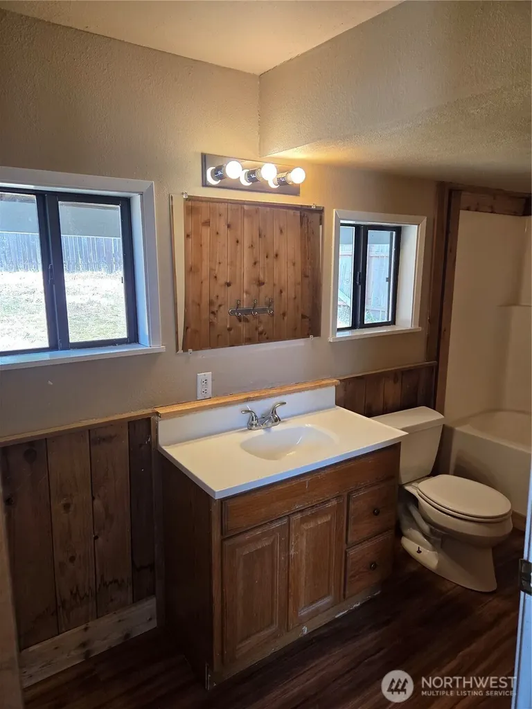 8021 State Route 903 Ronald WA 98940