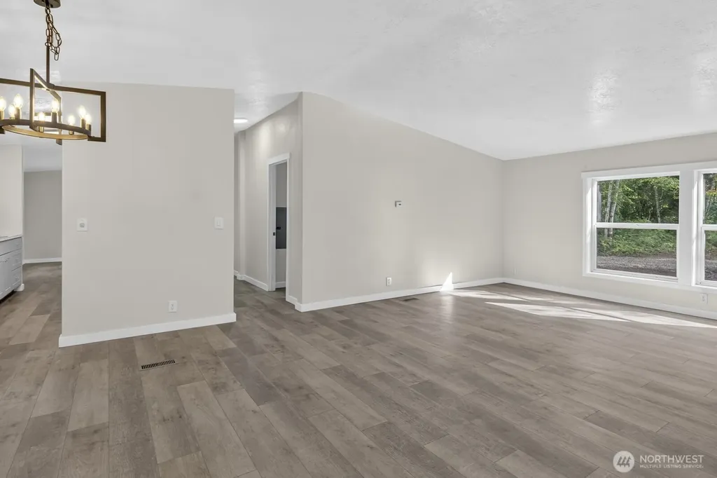 1059 E Crestview Drive Shelton WA 98584