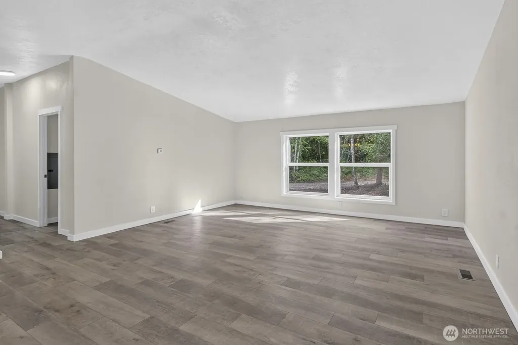1059 E Crestview Drive Shelton WA 98584