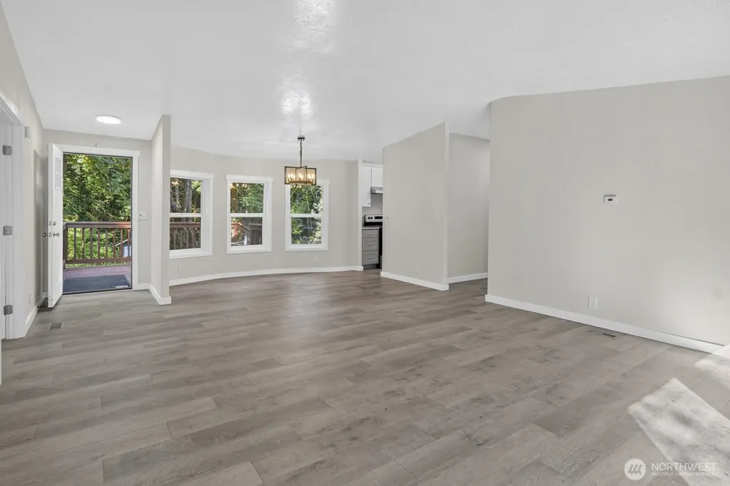 1059 E Crestview Drive Shelton WA 98584
