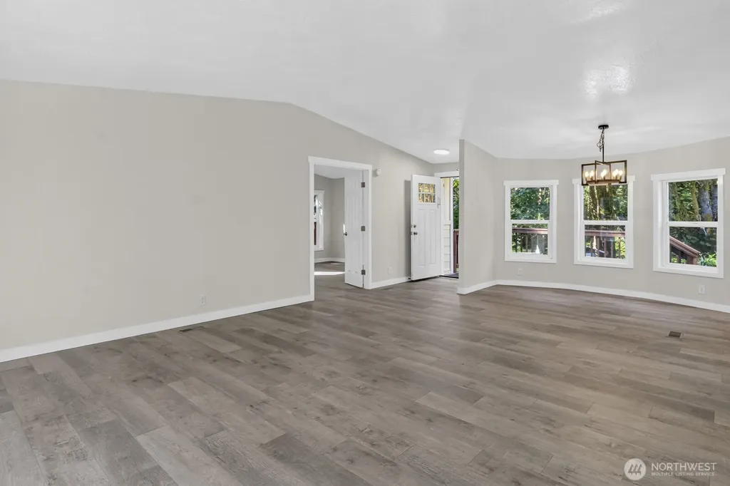 1059 E Crestview Drive Shelton WA 98584