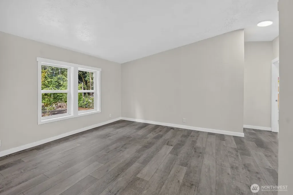 1059 E Crestview Drive Shelton WA 98584