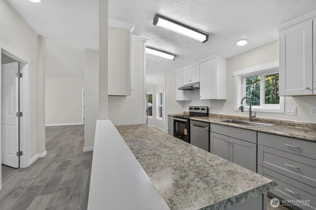 1059 E Crestview Drive Shelton WA 98584