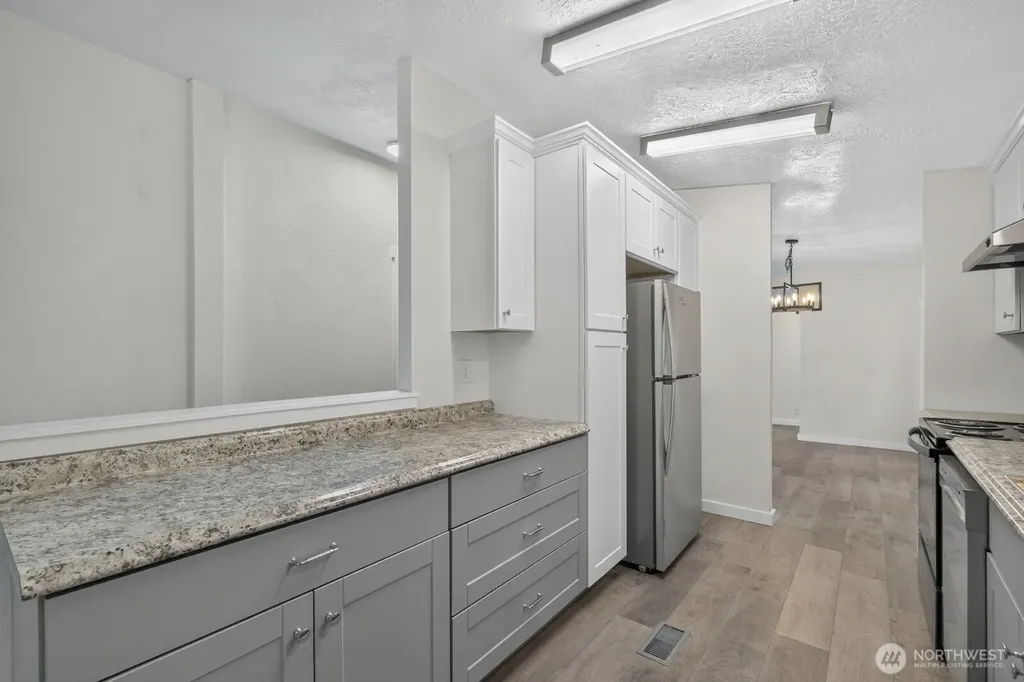 1059 E Crestview Drive Shelton WA 98584