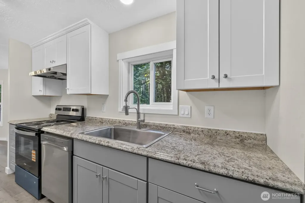 1059 E Crestview Drive Shelton WA 98584