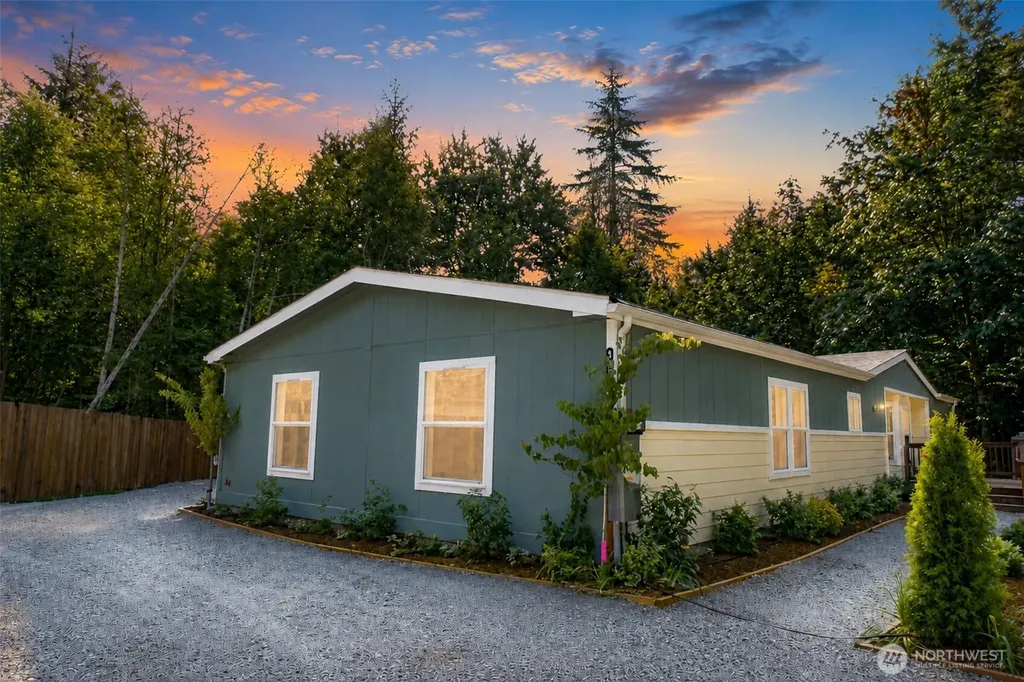 1059 E Crestview Drive Shelton WA 98584