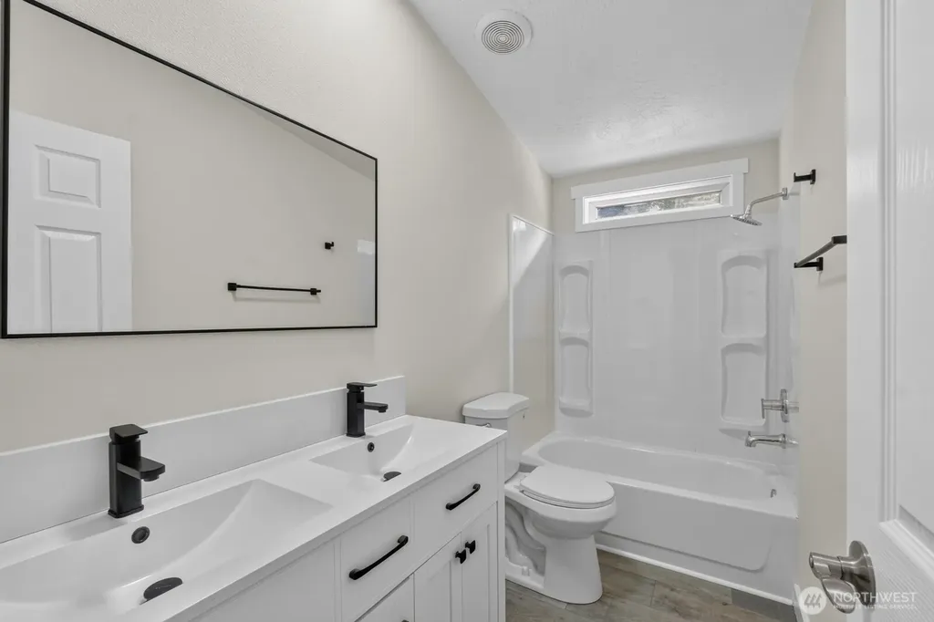 1059 E Crestview Drive Shelton WA 98584
