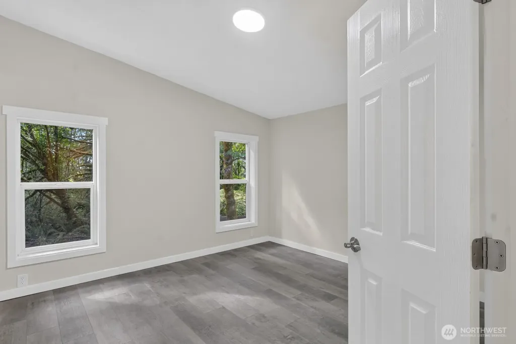 1059 E Crestview Drive Shelton WA 98584