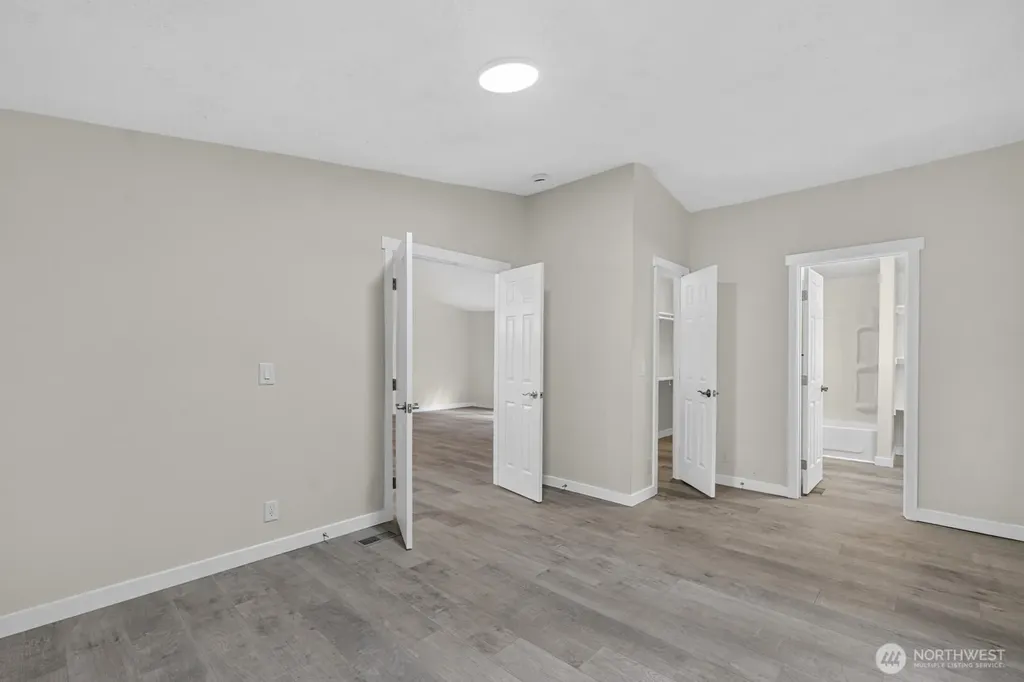 1059 E Crestview Drive Shelton WA 98584